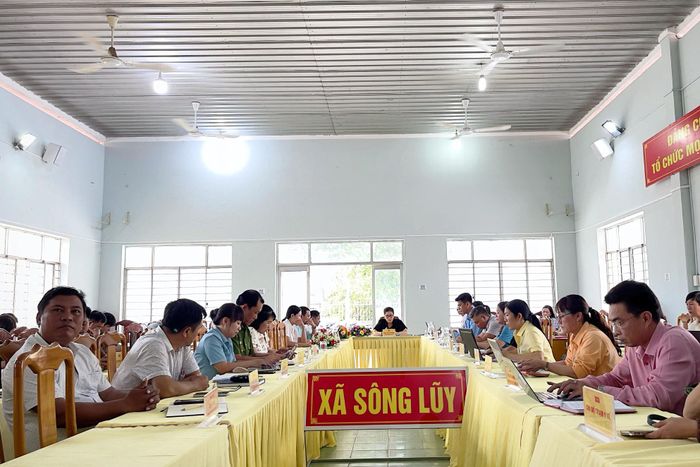 Các đại biểu dự và theo dõi hội nghị tại điểm cầu Sông Lũy, tỉnh Lâm Đồng. (Ảnh: Kiều Hằng)
