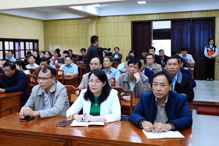 Lãnh đạo các sở, ban, ngành dự và theo dõi hội nghị tại điểm cầu Tỉnh ủy Lâm Đồng