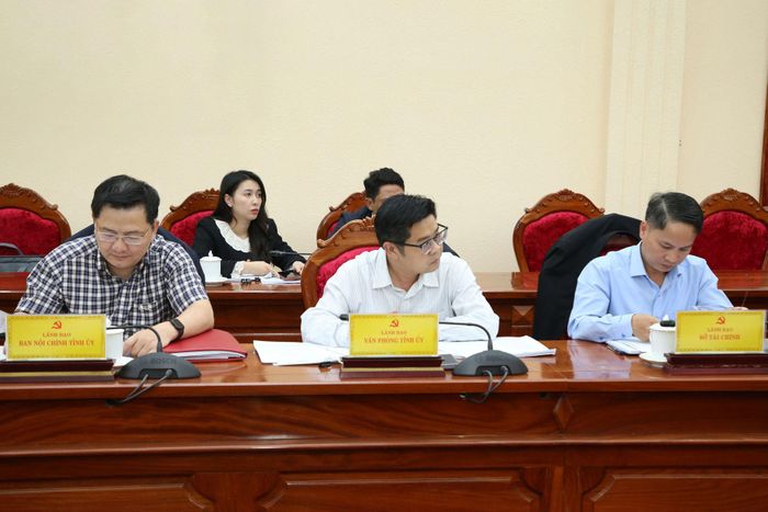 Các đại biểu tham dự cuộc họp