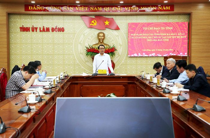 Phó Bí thư Thường trực Tỉnh ủy Lâm Đồng Đặng Hồng Sỹ phát biểu tại cuộc họp