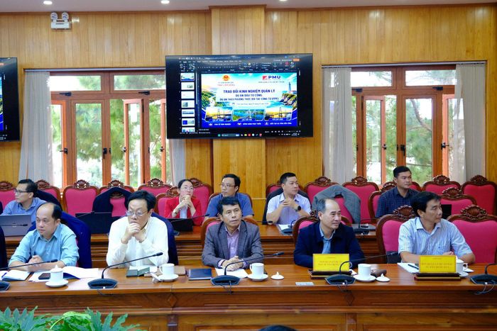 Đại diện lãnh đạo các sở, ngành, đơn vị tỉnh Lâm Đồng tham dự buổi làm việc
