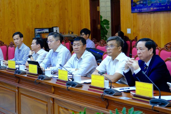 Đại diện lãnh đạo đoàn công tác Trường Đại học Giao thông vận tải và Ban Quản lý dự án Mỹ Thuận tham dự buổi làm việc