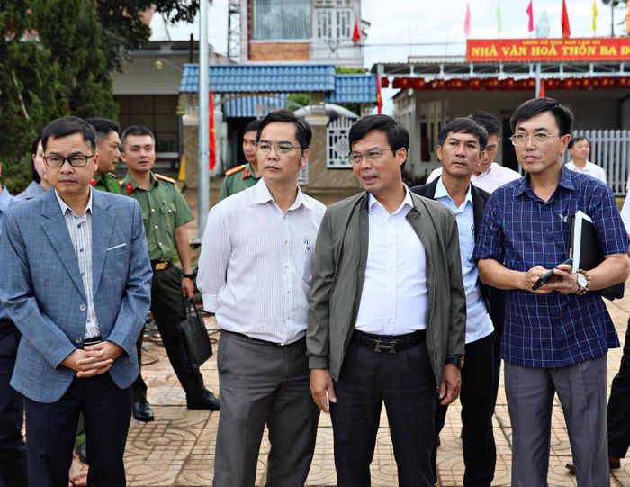 Phó Chủ tịch UBND tỉnh Lâm Đồng Đinh Văn Tuấn cùng đoàn công tác kiểm tra tiến độ thực hiện dự án Hồ Ba Đình tại khu vực trung tâm xã Nam Ban Lâm Hà