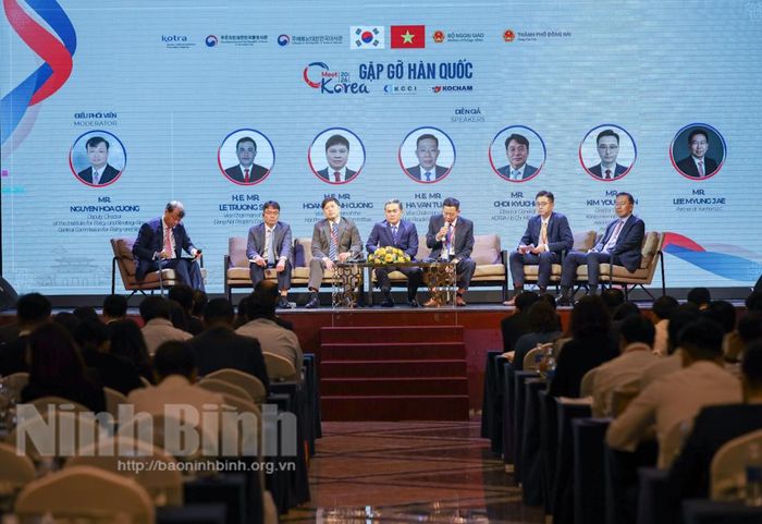 Quang cảnh phiên thảo luận.