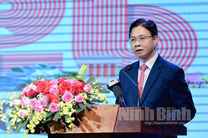 Đồng chí Ngô Lê Văn, Thứ trưởng Bộ Ngoại giao phát biểu khai mạc hội nghị.