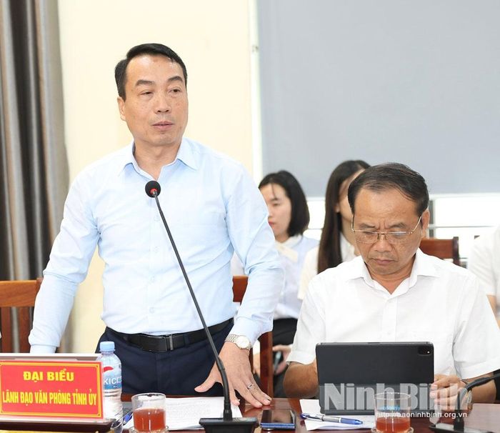 Đại diện Văn phòng Tỉnh ủy phát biểu. Ảnh: Minh Quang