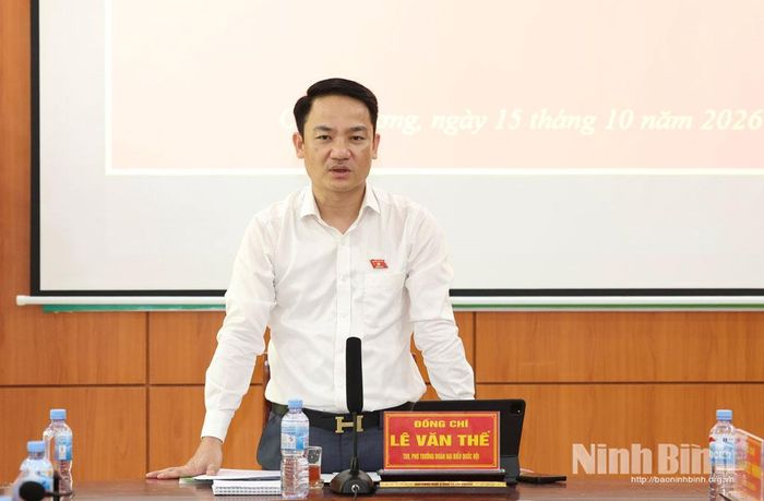 Đồng chí Lê Văn Thế, Tỉnh ủy viên, Phó Trưởng đoàn chuyên trách Đoàn ĐBQH tỉnh phát biểu tại buổi khảo sát. Ảnh: Minh Quang