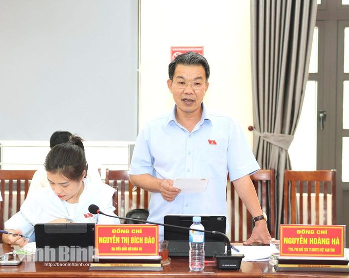 Đồng chí Nguyễn Hoàng Hà, Ủy viên Ban Thường vụ Tỉnh ủy, Phó Chủ tịch Thường trực Ủy ban MTTQ Việt Nam tỉnh phát biểu tại hội nghị. Ảnh: Minh Quang