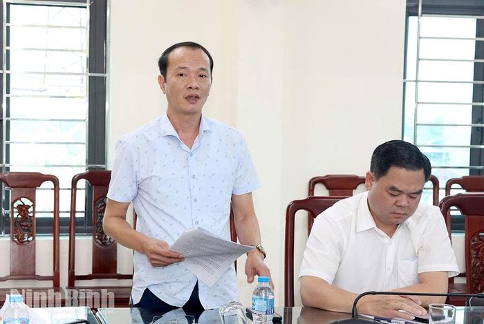Đồng chí Phạm Văn Trường, Phó Giám đốc Báo và phát thanh, truyền hình tỉnh, thành viên Ban tổ chức địa phương phát biểu ý kiến.