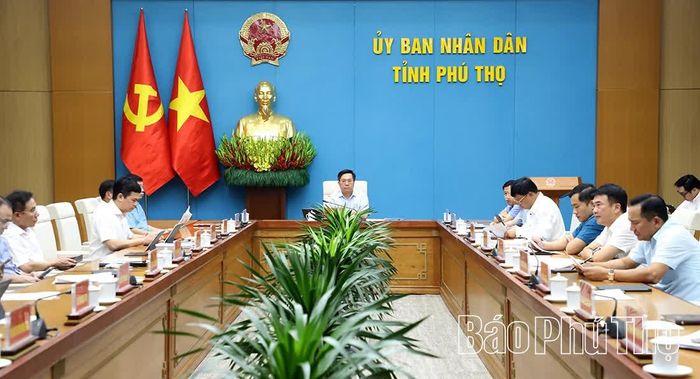 Chủ tịch UBND tỉnh Trần Duy Đông chủ trì tại điểm cầu tỉnh Phú Thọ.