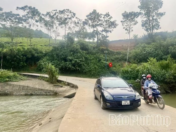 Khi mưa lớn, ngầm tràn Múc Thanh Phú bị ngập sẽ cô lập 7 thôn, tiềm ẩn nguy cơ mất an toàn.