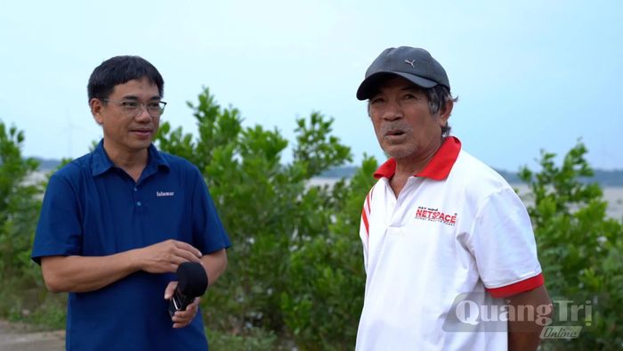 Ông Phạm Quang Dũng, người có hơn 30 năm canh giữ rừng mưng - Ảnh: N.M.P