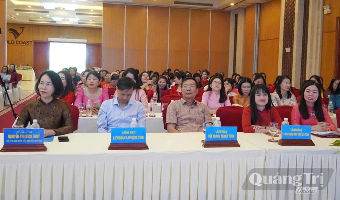 Đại biểu tham dự buổi lễ - Ảnh: Thùy Trang