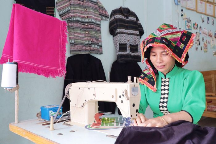 Nhân dân bản Bo Xanh giữ nghề truyền thống.
