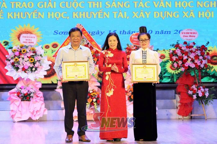 Hội Khuyến học tỉnh trao giải Tập thể xuất sắc có thành tích trong công tác tuyên truyền, vận động tham gia, hưởng ứng và lan tỏa ý nghĩa của cuộc thi.