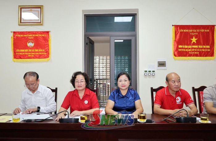 Các đại biểu tham gia buổi ký kết.