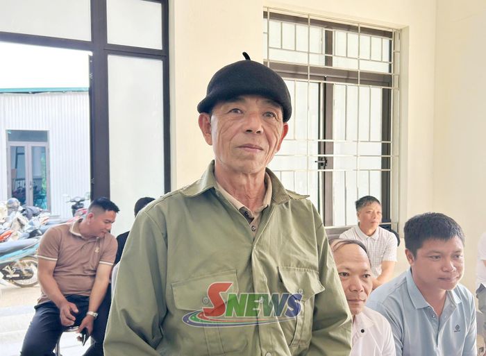 Cử tri xã Nậm Lầu phát biểu tại “Tháng nghe dân nói”