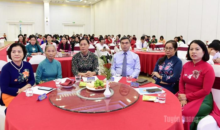 Đại biểu dự buổi gặp mặt.