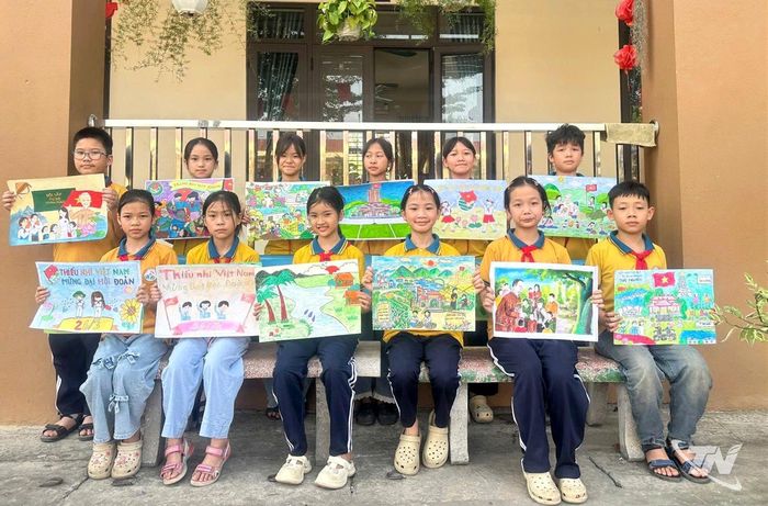 Những bức vẽ của học sinh trong giờ ra chơi.