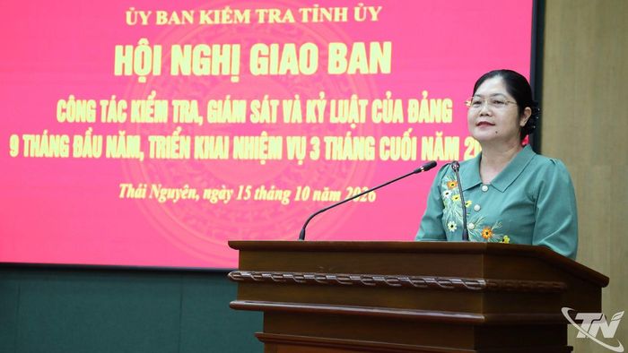 Đồng chí Hoàng Thu Trang, Ủy viên Ban Thường vụ, Chủ nhiệm Ủy ban Kiểm tra Tỉnh ủy, kết luận Hội nghị.