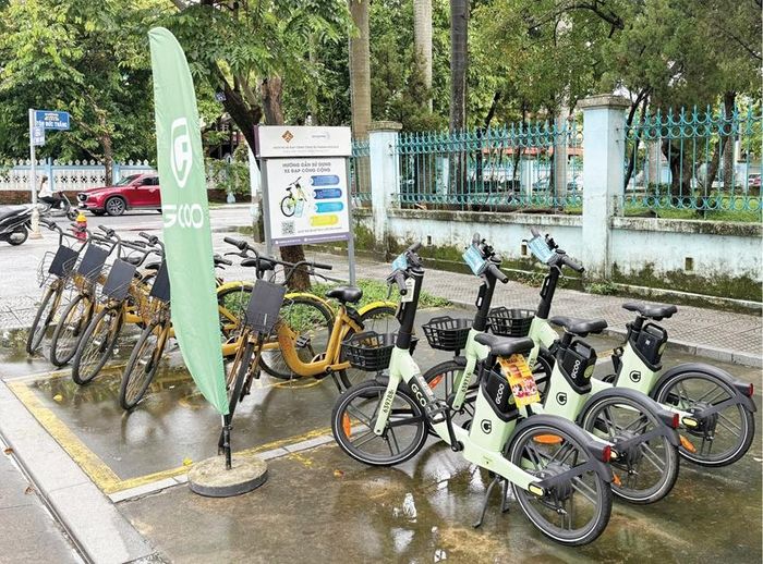 Các trạm xe công cộng được bố trí ở khu vực quanh thành phố, thuận tiện cho người dân và du khách tiếp cận, sử dụng.