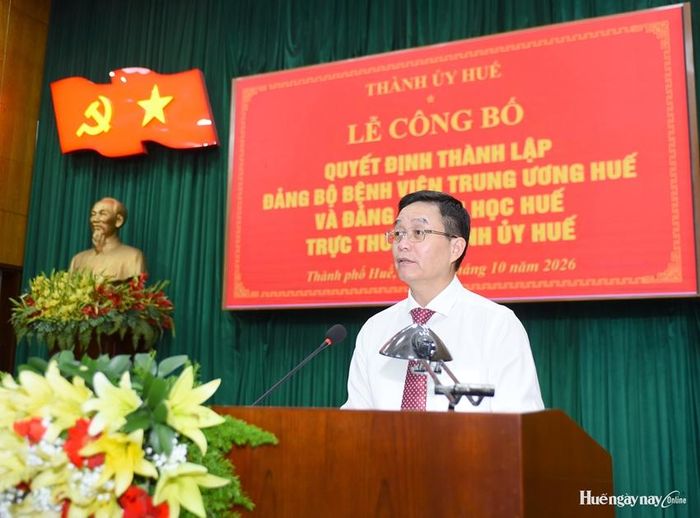 Đồng chí Nguyễn Đình Trung, UVTW Đảng, Bí thư Thành ủy, Trưởng đoàn ĐBQH thành phố phát biểu giao nhiệm vụ.