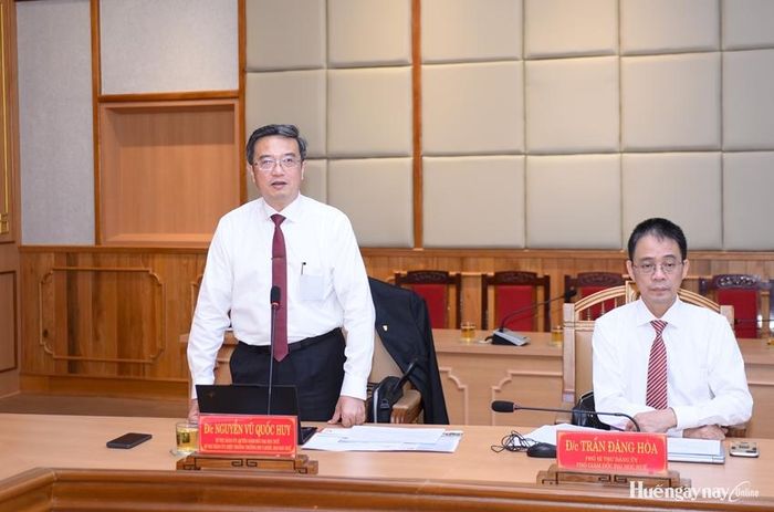 Đồng chí Nguyễn Vũ Quốc Huy, Bí thư Đảng ủy, Quyền Giám đốc Đại học Huế phát biểu tại buổi làm việc.