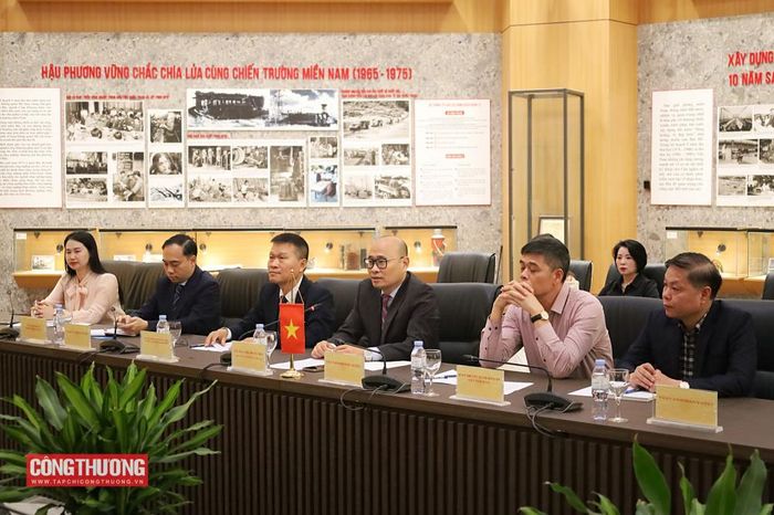 Bên cạnh thương mại và logistics, hai bên cũng trao đổi về tiềm năng hợp tác trong lĩnh vực công nghiệp, năng lượng và phát triển bền vững