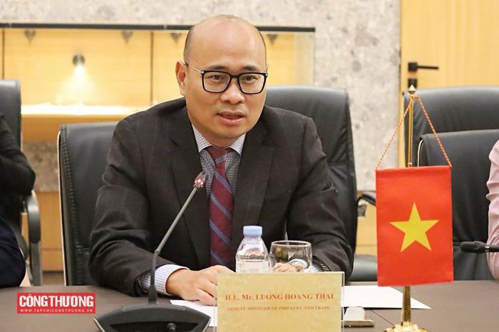 Thứ trưởng Lương Hoàng Thái nhấn mạnh, việc củng cố quan hệ hợp tác giữa Bộ Công Thương Việt Nam và thành phố Hamburg sẽ góp phần làm sâu sắc hơn quan hệ Đối tác chiến lược Việt Nam - Đức