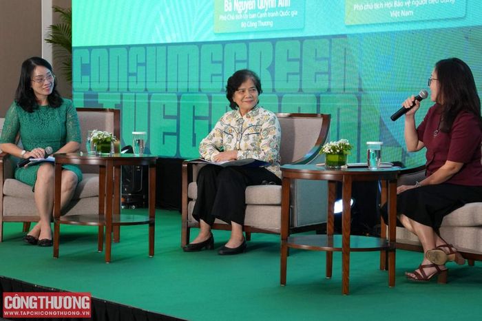 Các đại biểu thảo luận về giải pháp thúc đẩy chuyển dịch năng lượng xanh, nâng cao trách nhiệm của doanh nghiệp và hình thành thói quen tiêu dùng bền vững.