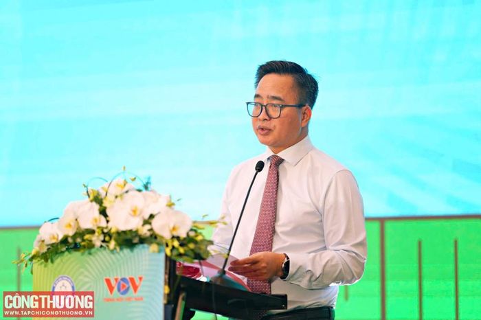  Ông Phạm Mạnh Hùng - Phó Tổng Giám đốc Đài Tiếng nói Việt Nam phát biểu tại Diễn đàn, đề cập yêu cầu minh bạch thông tin sản phẩm và tạo điều kiện để người dân tiếp cận các sản phẩm xanh. 