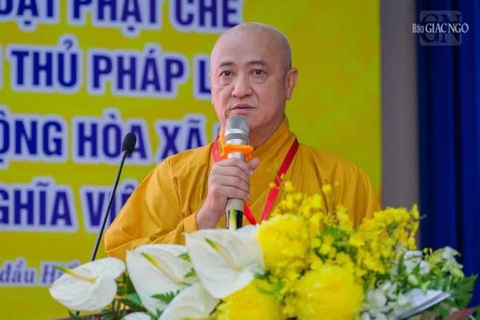 Hòa thượng Thích Huệ Thông đọc diễn văn khai mạc