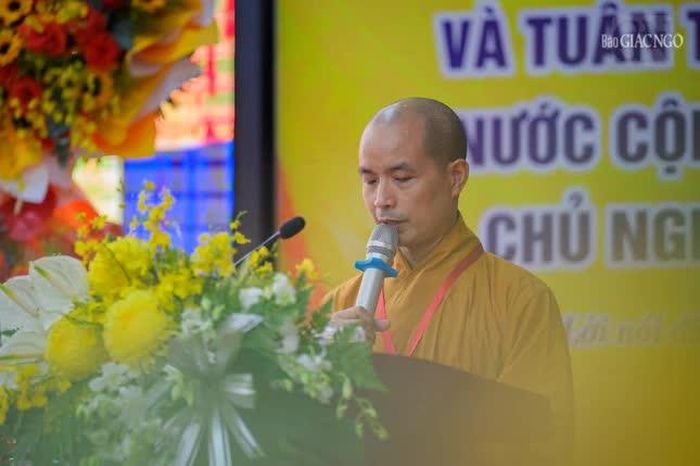 Thượng tọa Thích Nguyên Đăng, Chánh Thư ký Ban Trị sự Phật giáo tỉnh Khánh Hòa trình Nghị quyết Đại hội