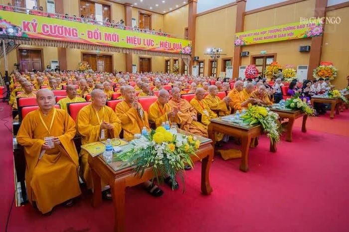 Quang cảnh phiên chính thức đại hội sáng nay, 15-10