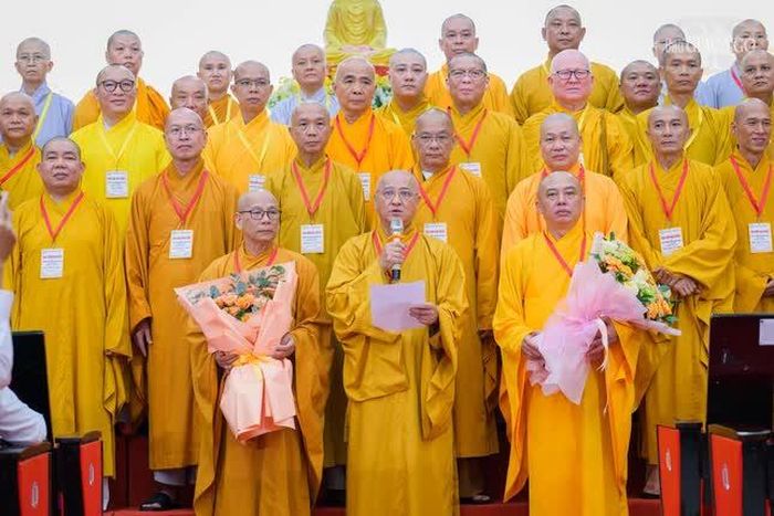 Hòa thượng Thích Huệ Thông, tân Trưởng ban Trị sự GHPGVN tỉnh Khánh Hòa phát biểu nhận nhiệm vụ