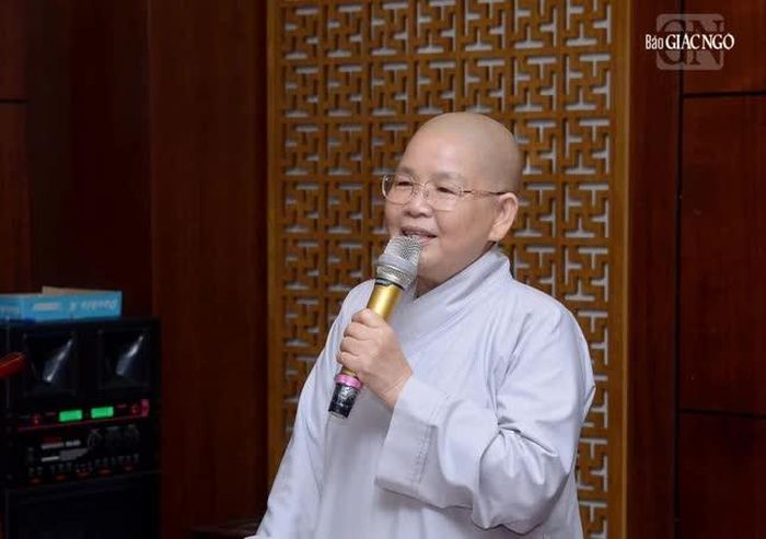 Ni sư Thích nữ Từ Thảo, Trưởng Phân ban Ni giới TP.HCM chủ trì buổi họp