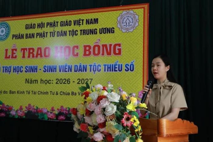 Bà Hoàng Hải Hà phát biểu