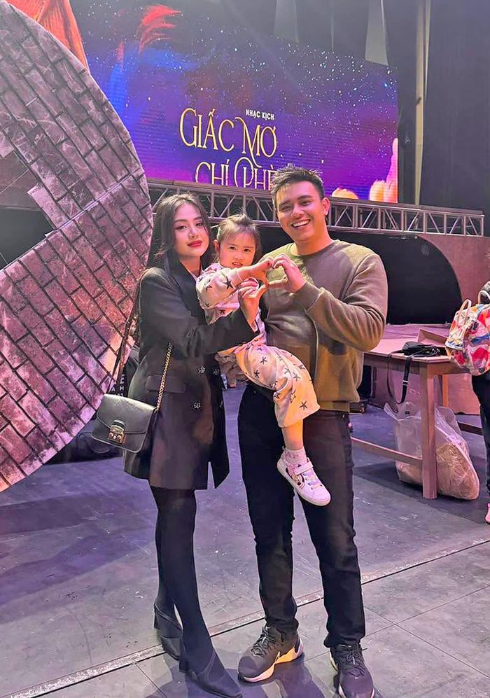 Gia đình nhỏ của ca sĩ Đông Hùng.