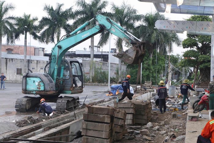 Hiện Cà Mau tăng tốc đẩy nhanh tiến độ công trình.