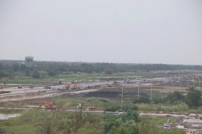 Tất bật ở dự án cao tốc Cà Mau - Đất Mũi. 