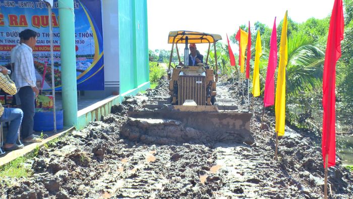 Khởi công xây dựng tuyến đường Kênh Đìa Ma tại ấp Cây Dương, xã Long Điền.