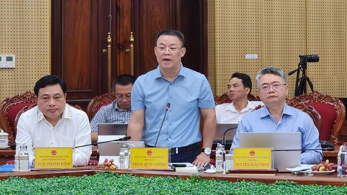 Phó vụ trưởng Vụ KHĐT - Bộ Xây dựng ông Trịnh Quốc Cường ý kiến tại buổi làm việc.