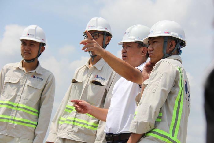 Theo Công ty TNHH cao tốc Sài Gòn - Mỹ Thuận (doanh nghiệp dự án), hiện trên công trường các nhà thầu đã huy động 69 mũi thi công (bao gồm 36 mũi thi công đường và 33 mũi thi công cầu) với khoảng 450 máy móc, thiết bị và 1.400 nhân sự. Tổng giá trị thực hiện đến nay khoảng 2.150 tỷ đồng, đạt hơn 10% giá trị hợp đồng.
