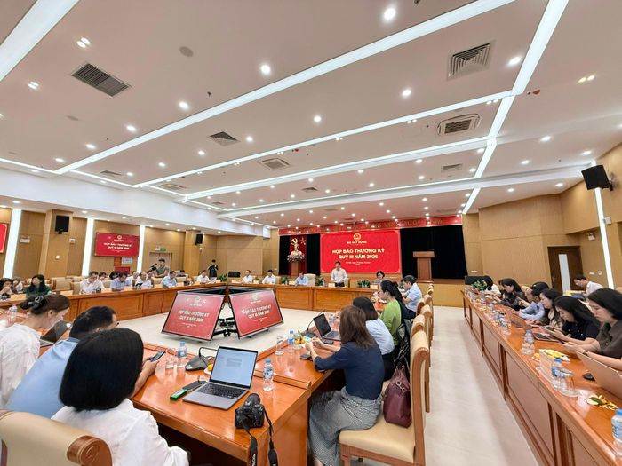 Quang cảnh họp báo thường kỳ quý III/2026 của Bộ Xây dựng.