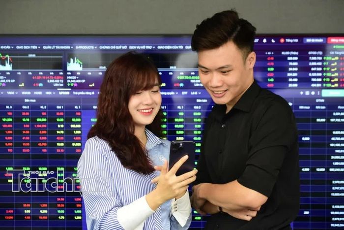 VN-Index kéo dài chuỗi giảm sang phiên thứ 7 liên tiếp và đóng cửa dưới mốc tâm lý 1.700 điểm. Ảnh: Đức Thanh