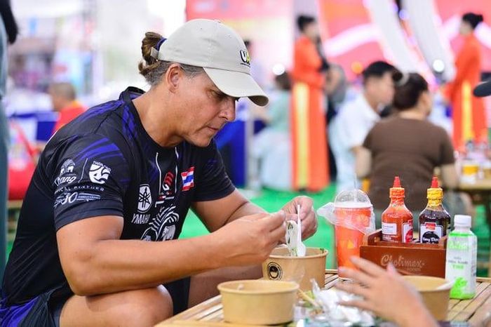 Hoạt động kinh doanh ăn uống tạo nhu cầu thường xuyên đối với thực phẩm, nguyên liệu và dịch vụ cung ứng.