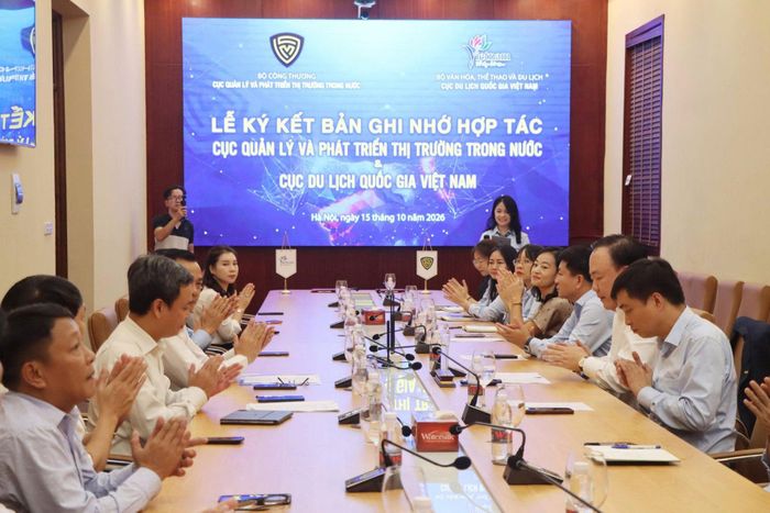  Thông qua Bản ghi nhớ, hai cơ quan hướng tới tăng cường gắn kết giữa phát triển du lịch và phát triển thị trường trong nước, khai thác hiệu quả tiềm năng mua sắm tại các điểm đến, mở rộng cơ hội tiêu thụ hàng hóa Việt Nam 