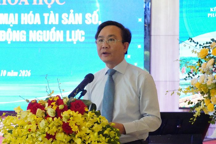 Phó Chủ tịch UBND tỉnh Hoàng Xuân Tân phát biểu khai mạc hội thảo. Ảnh: Khánh Trinh