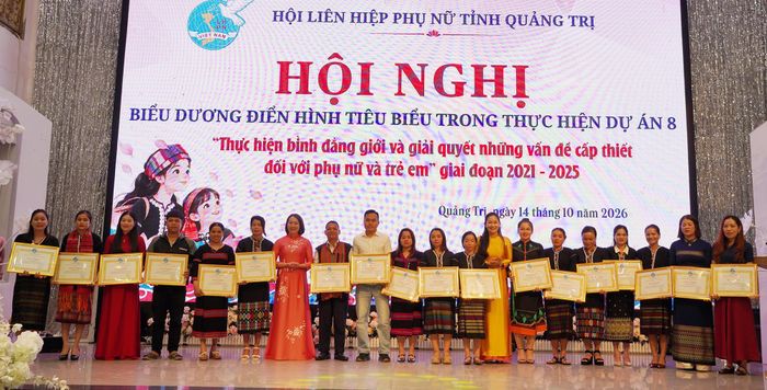 20 cá nhân xuất sắc trong thực hiện Dự án 8 nhận Bằng khen của Ban Thường vụ Hội Liên hiệp Phụ nữ tỉnh