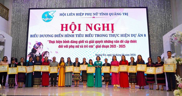 20 tập thể tiêu biểu trong thực hiện Dự án 8 được tuyên dương tại hội nghị